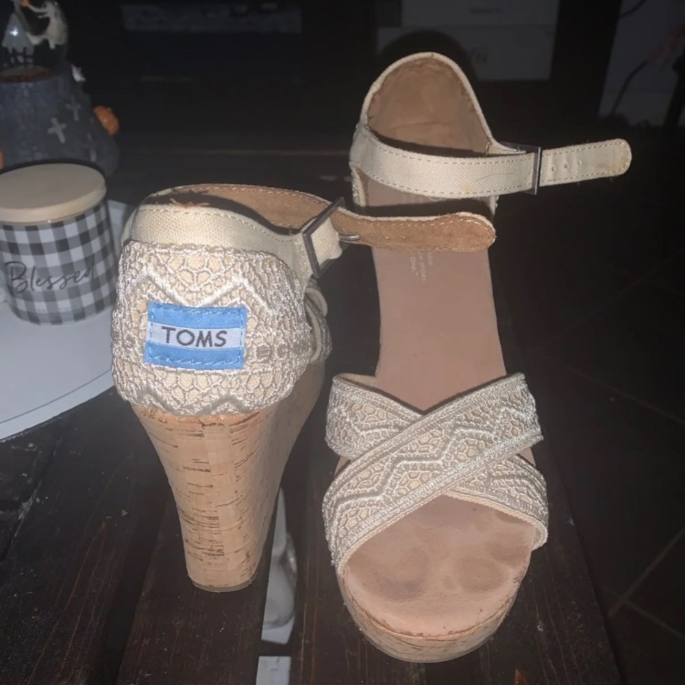 Tom wedged heels